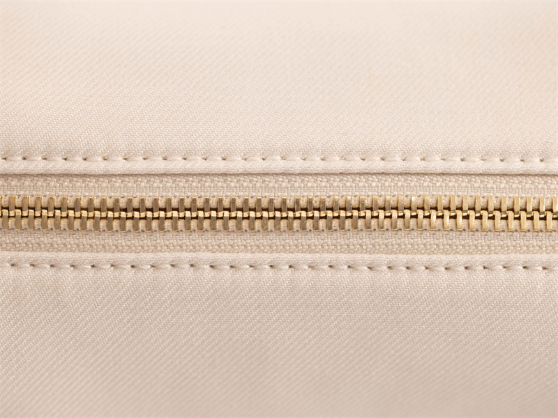 미우미우 미우미우 개버딘 파우치 화이트 5NE841 레플리카 5번 이미지 - Bag | 세미샵 레플리카 사이트