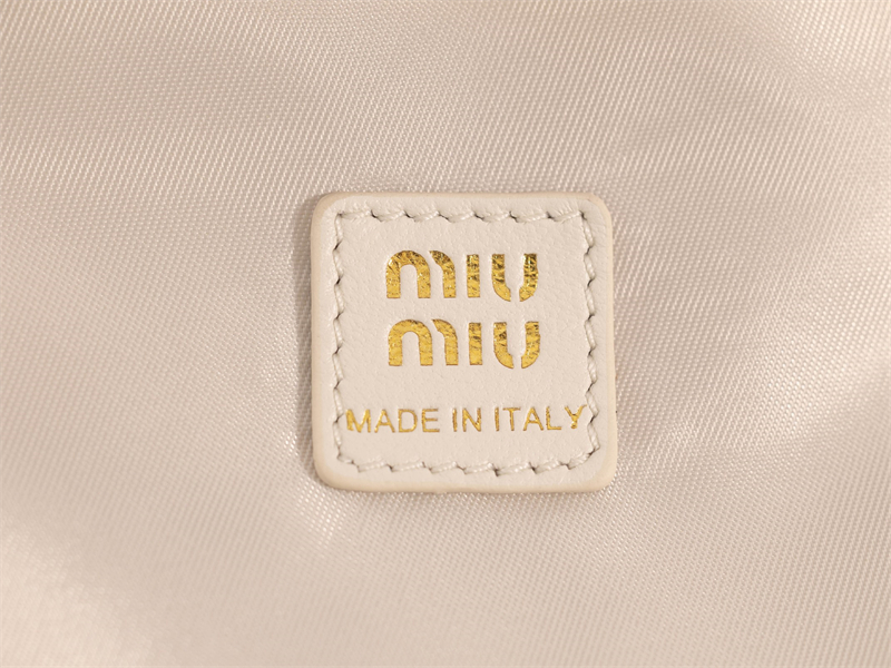 미우미우 미우미우 개버딘 파우치 화이트 5NE841 레플리카 11번 이미지 - Bag | 세미샵 레플리카 사이트