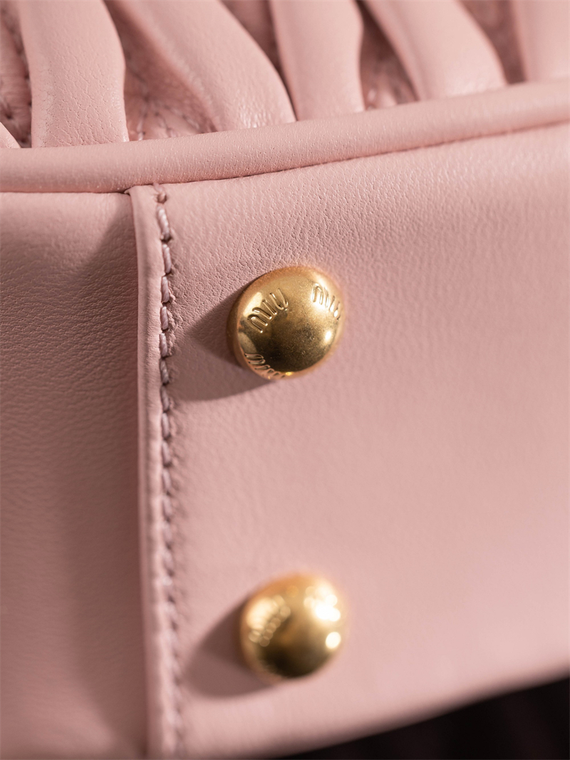 미우미우 미우미우 아르카디 마테라쎄 나파 가죽 토트 백 5BB123 레플리카 13번 이미지 - Bag | 세미샵 레플리카 사이트