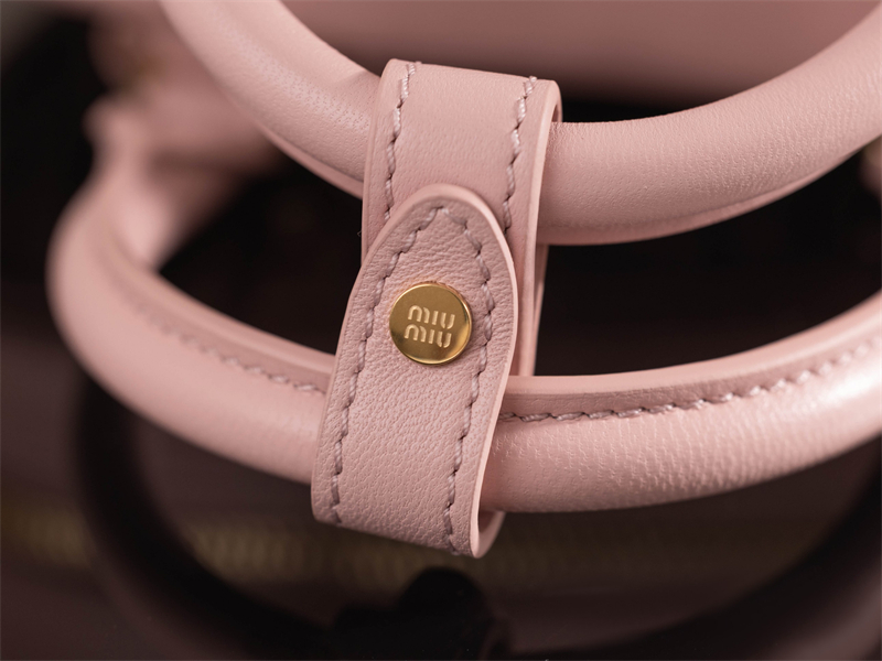 미우미우 미우미우 아르카디 마테라쎄 나파 가죽 토트 백 5BB123 레플리카 20번 이미지 - Bag | 세미샵 레플리카 사이트