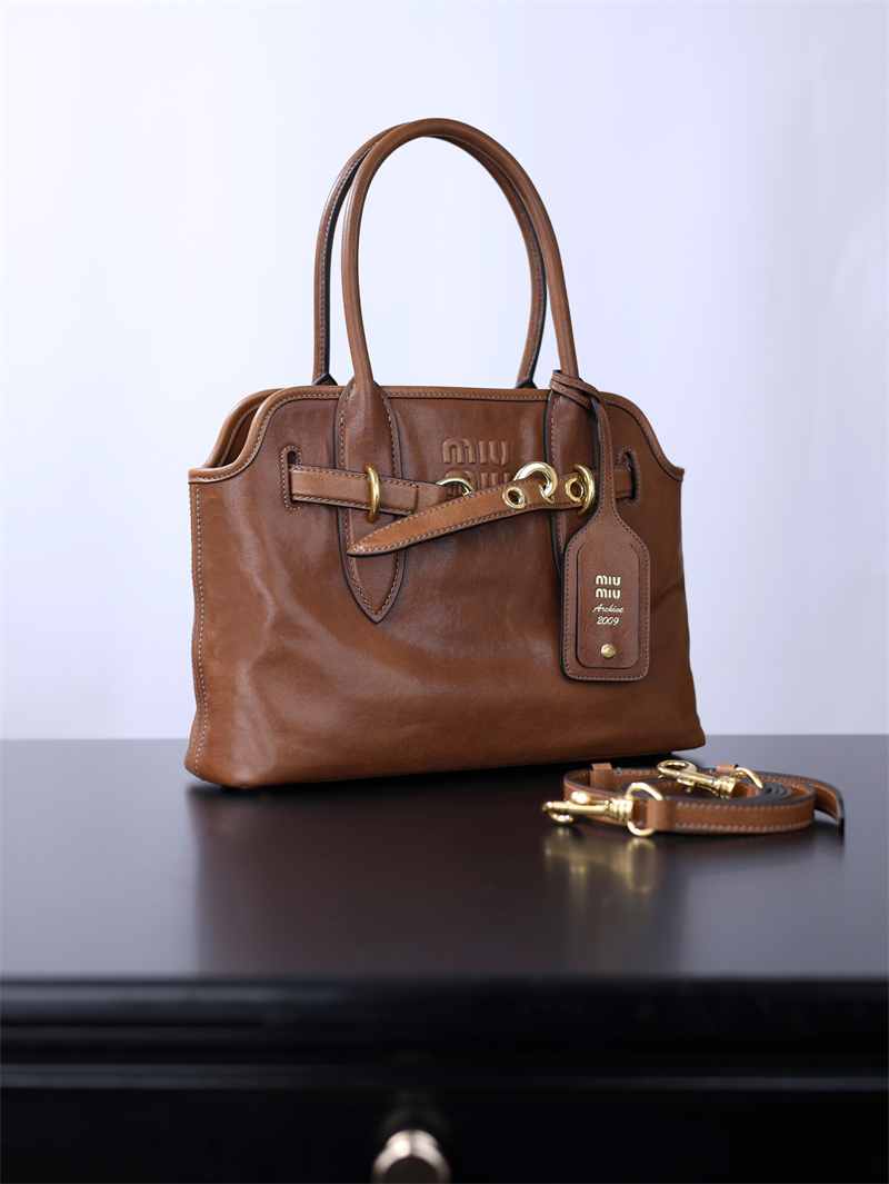 미우미우 아방뛰르 나파 가죽 백 5BA292 - 상세 이미지
