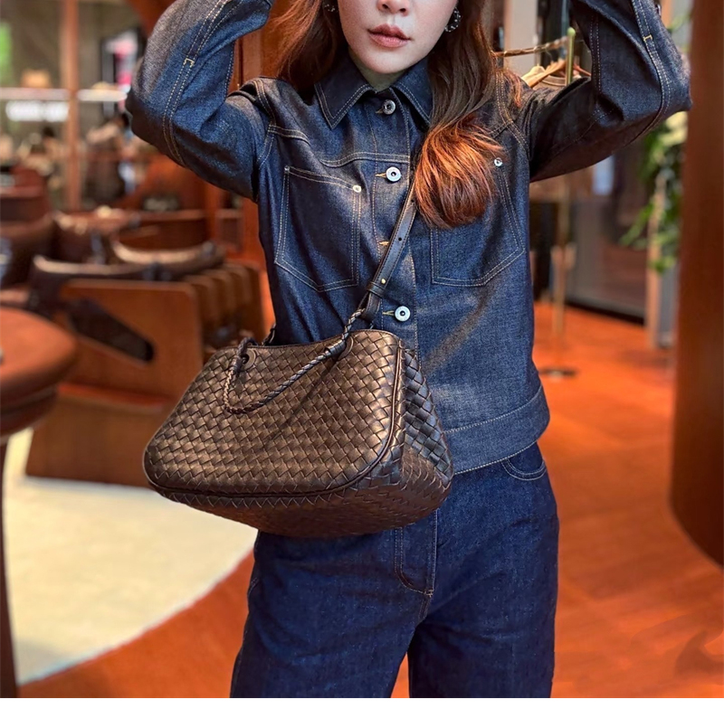보테가베네타 인트레치아토 피콜로 바스켓 백 836261