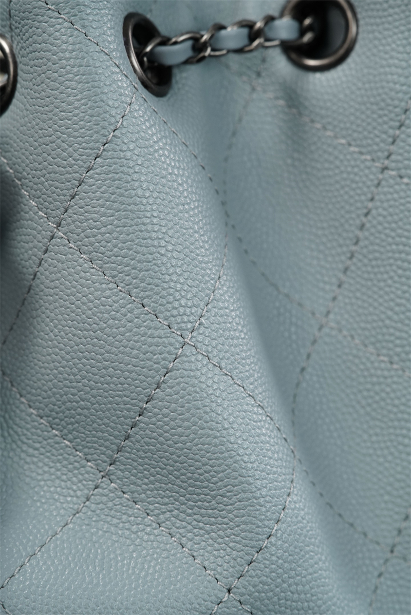 샤넬 샤넬 26C 25 미니 호보 백 그레인드 카프스킨 골드 메탈 라이트 블루 레플리카 6번 이미지 - Bag | 세미샵 레플리카 사이트