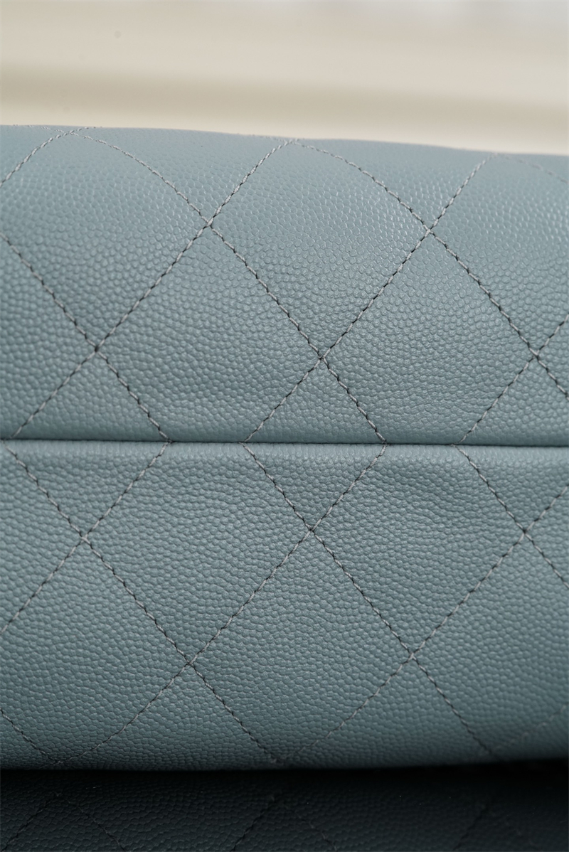 샤넬 샤넬 26C 25 미니 호보 백 그레인드 카프스킨 골드 메탈 라이트 블루 레플리카 12번 이미지 - Bag | 세미샵 레플리카 사이트