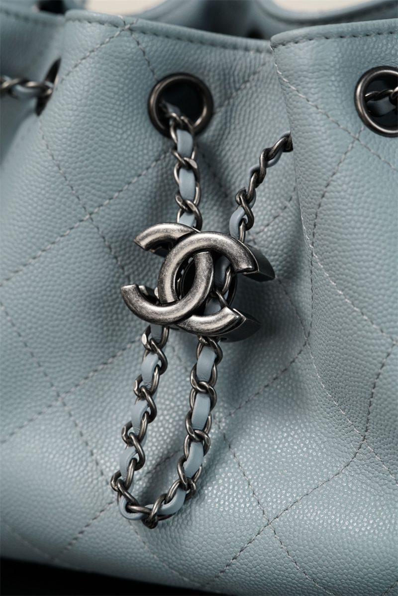 샤넬 샤넬 26C 25 미니 호보 백 그레인드 카프스킨 골드 메탈 라이트 블루 레플리카 8번 이미지 - Bag | 세미샵 레플리카 사이트
