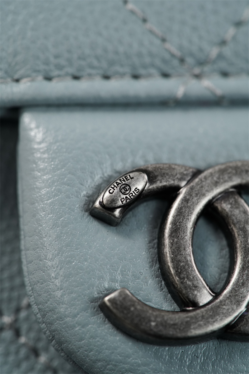 샤넬 샤넬 26C 25 미니 호보 백 그레인드 카프스킨 골드 메탈 라이트 블루 레플리카 3번 이미지 - Bag | 세미샵 레플리카 사이트