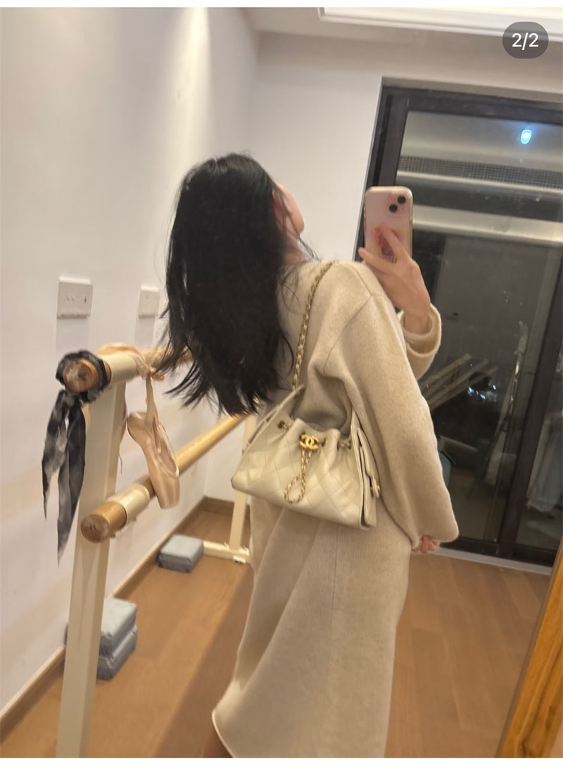 샤넬 샤넬 26C 25 미니 호보 백 그레인드 카프스킨 골드 메탈 화이트 레플리카 10번 이미지 - Bag | 세미샵 레플리카 사이트