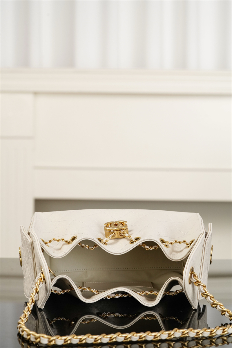 샤넬 샤넬 26C 25 미니 호보 백 그레인드 카프스킨 골드 메탈 화이트 레플리카 2번 이미지 - Bag | 세미샵 레플리카 사이트