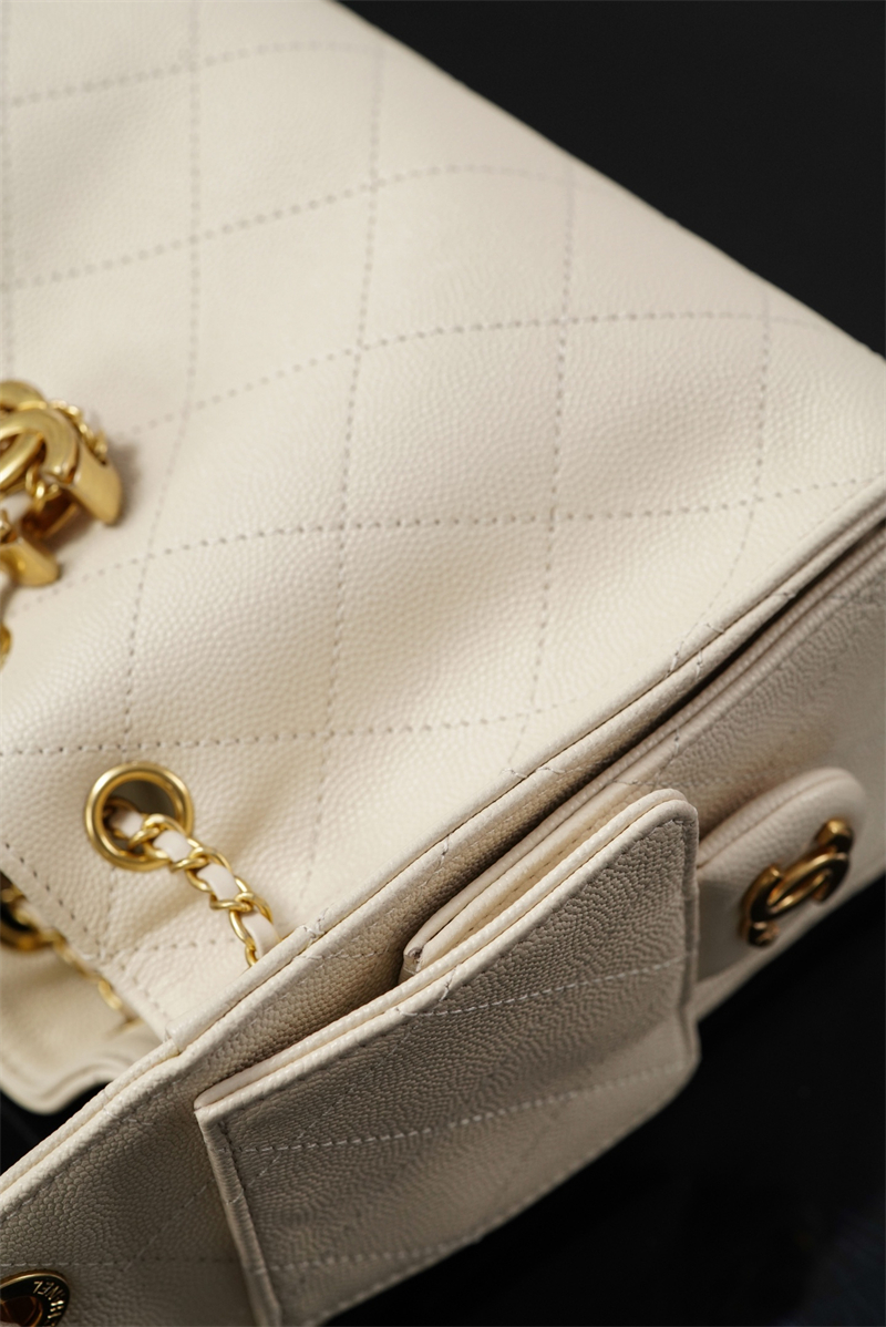 샤넬 샤넬 26C 25 미니 호보 백 그레인드 카프스킨 골드 메탈 화이트 레플리카 7번 이미지 - Bag | 세미샵 레플리카 사이트