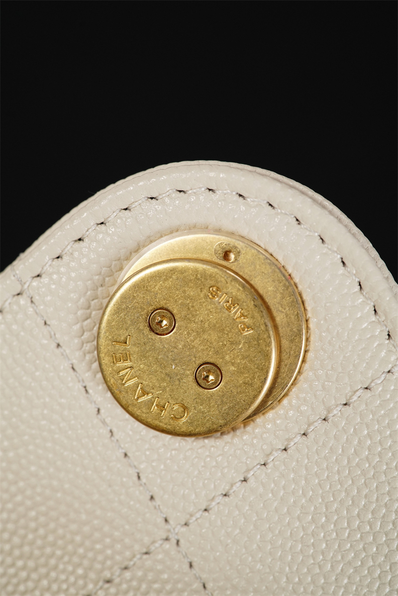 샤넬 샤넬 26C 25 미니 호보 백 그레인드 카프스킨 골드 메탈 화이트 레플리카 12번 이미지 - Bag | 세미샵 레플리카 사이트