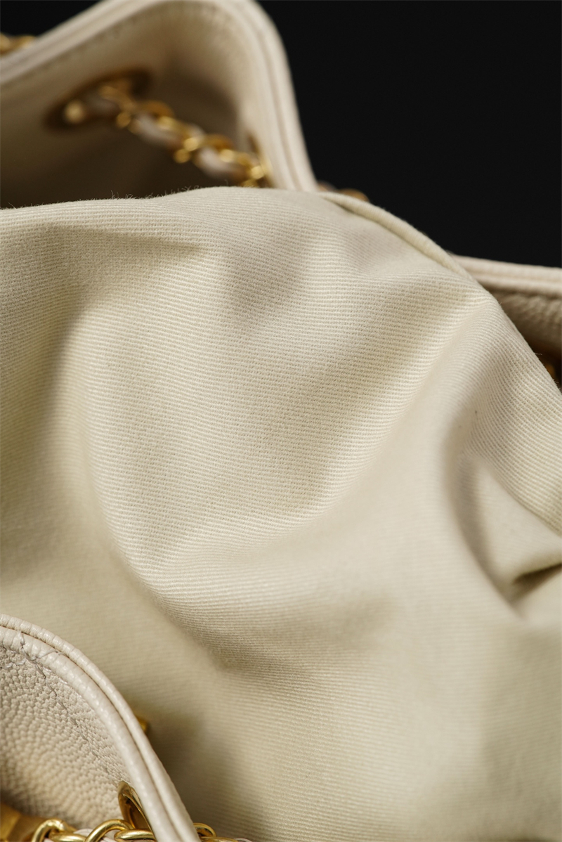 샤넬 샤넬 26C 25 미니 호보 백 그레인드 카프스킨 골드 메탈 화이트 레플리카 20번 이미지 - Bag | 세미샵 레플리카 사이트