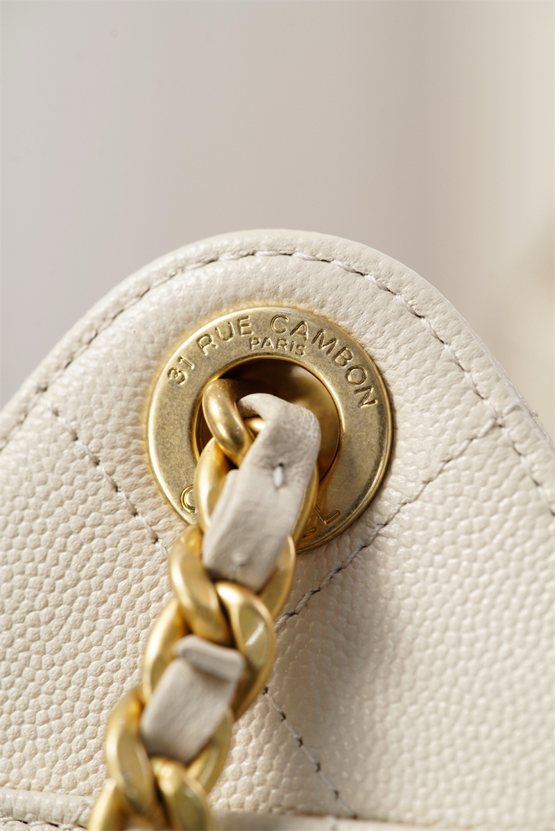 샤넬 샤넬 26C 25 미니 호보 백 그레인드 카프스킨 골드 메탈 화이트 레플리카 13번 이미지 - Bag | 세미샵 레플리카 사이트
