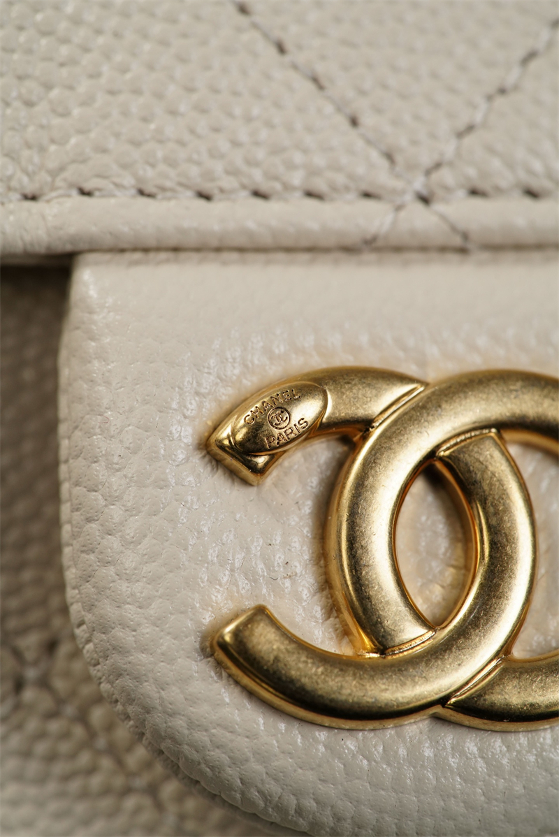 샤넬 샤넬 26C 25 미니 호보 백 그레인드 카프스킨 골드 메탈 화이트 레플리카 22번 이미지 - Bag | 세미샵 레플리카 사이트