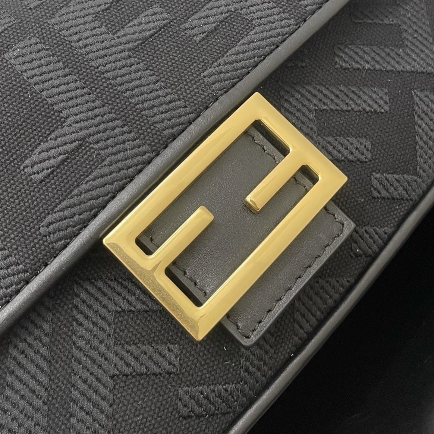 펜디 미디움 바게뜨 FF 3D 엠보스드 5번 이미지