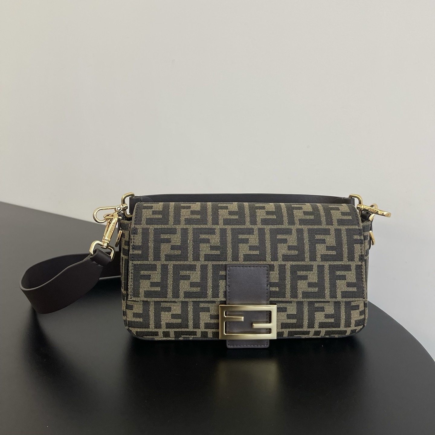 펜디 미디움 바게뜨 FF 3D 엠보스드