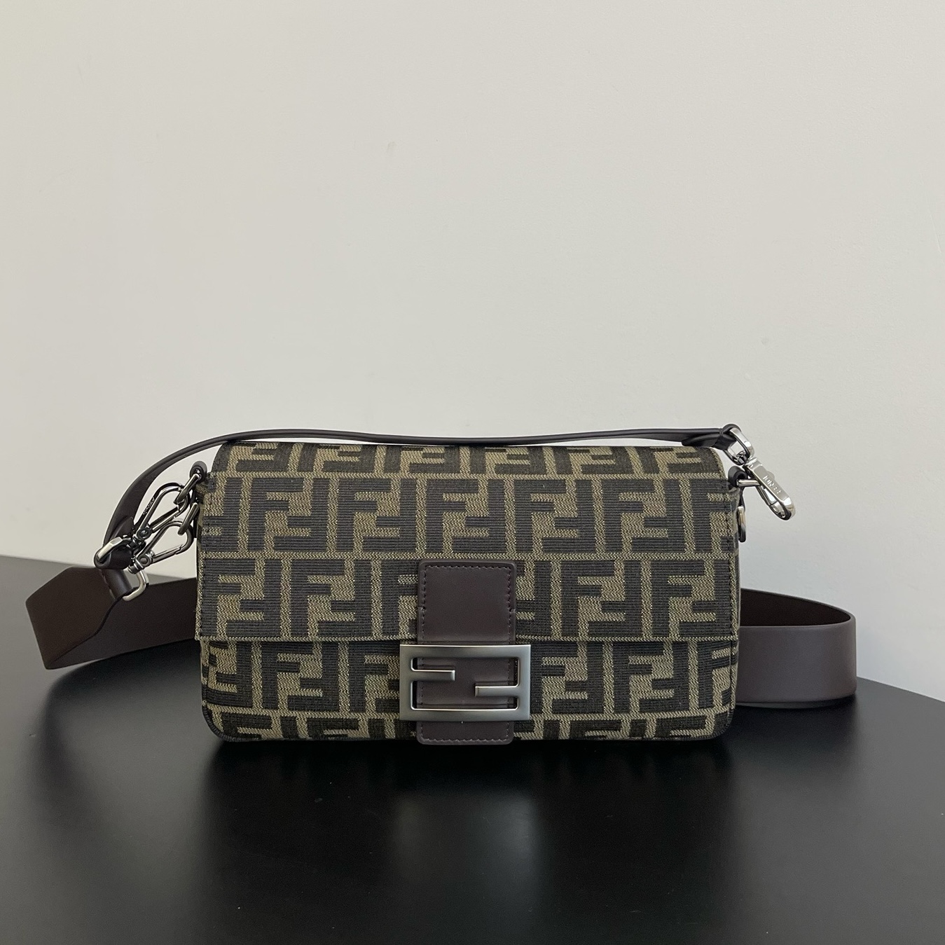 펜디 미디움 바게뜨 FF 3D 엠보스드