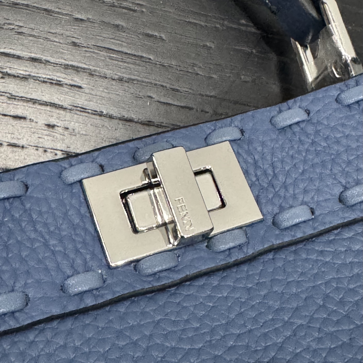 펜디 쁘띠 피카부 아이씨 유 5번 이미지