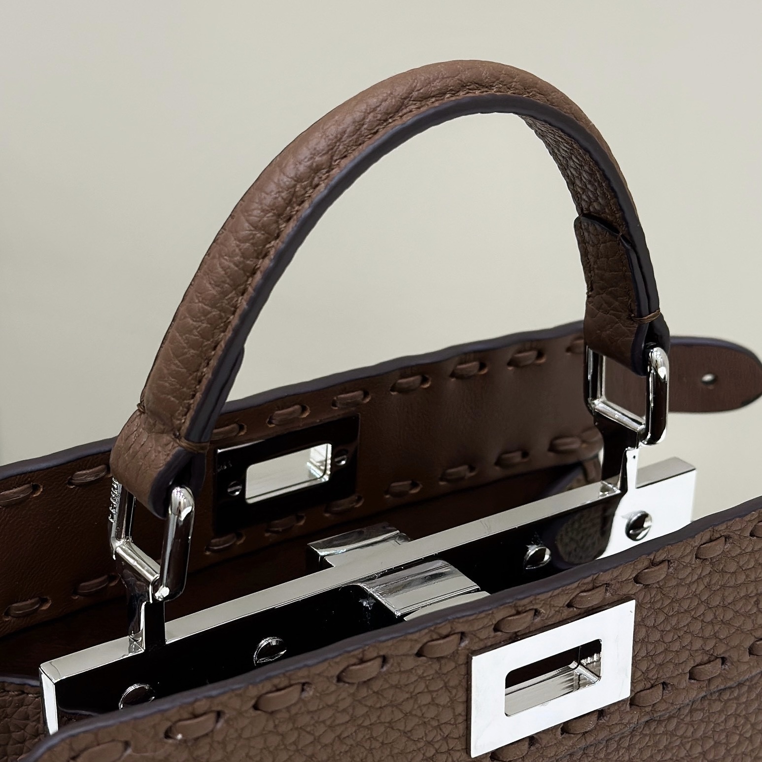 펜디 쁘띠 피카부 아이씨 유 6번 이미지