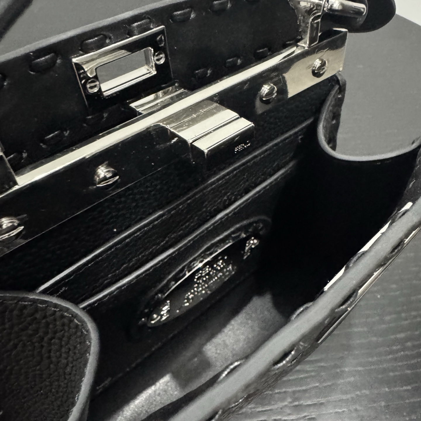 펜디 쁘띠 피카부 아이씨 유 6번 이미지