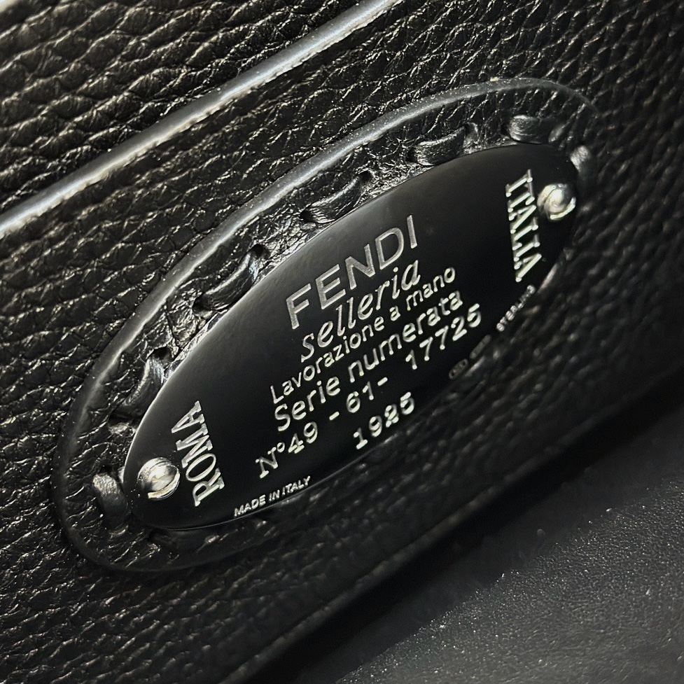 펜디 쁘띠 피카부 아이씨 유 7번 이미지