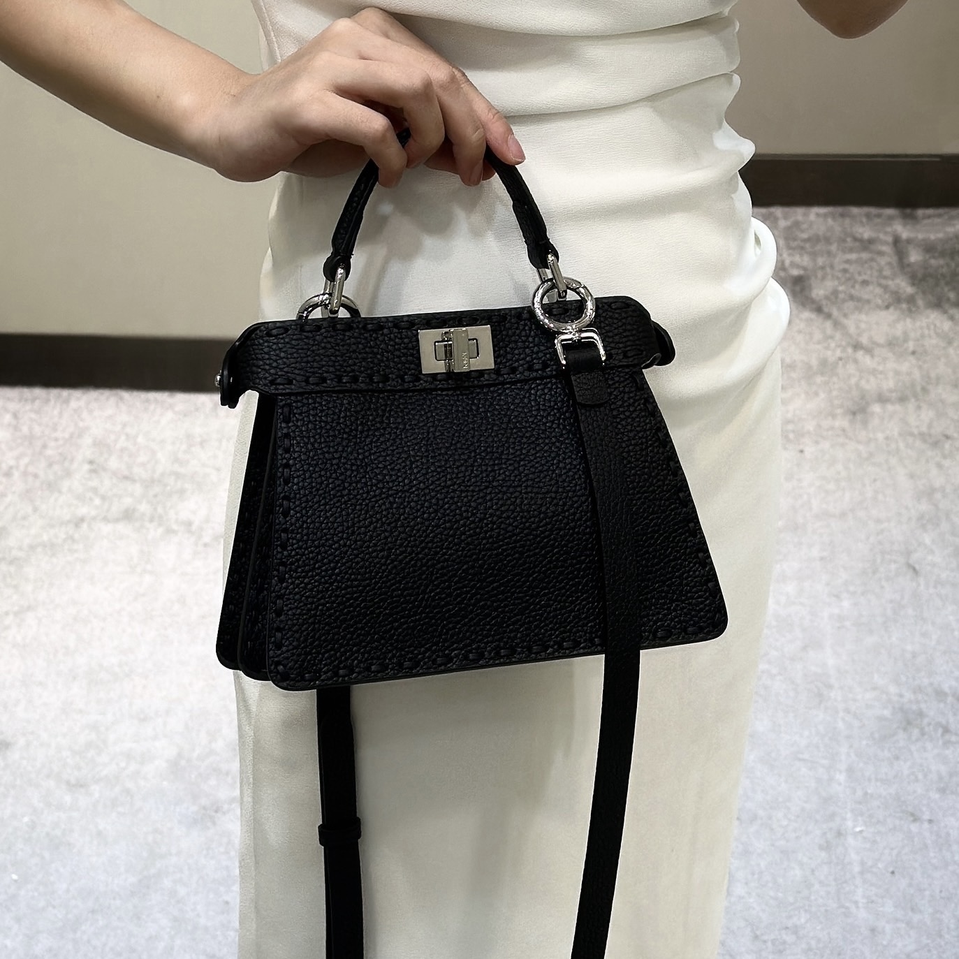 펜디 쁘띠 피카부 아이씨 유 8번 이미지