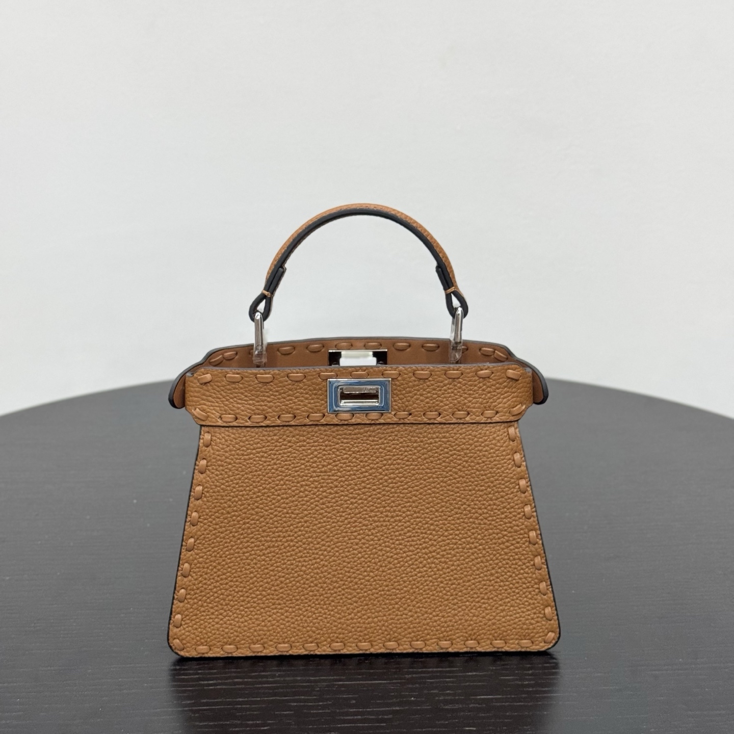 펜디 쁘띠 피카부 아이씨 유 2번 이미지