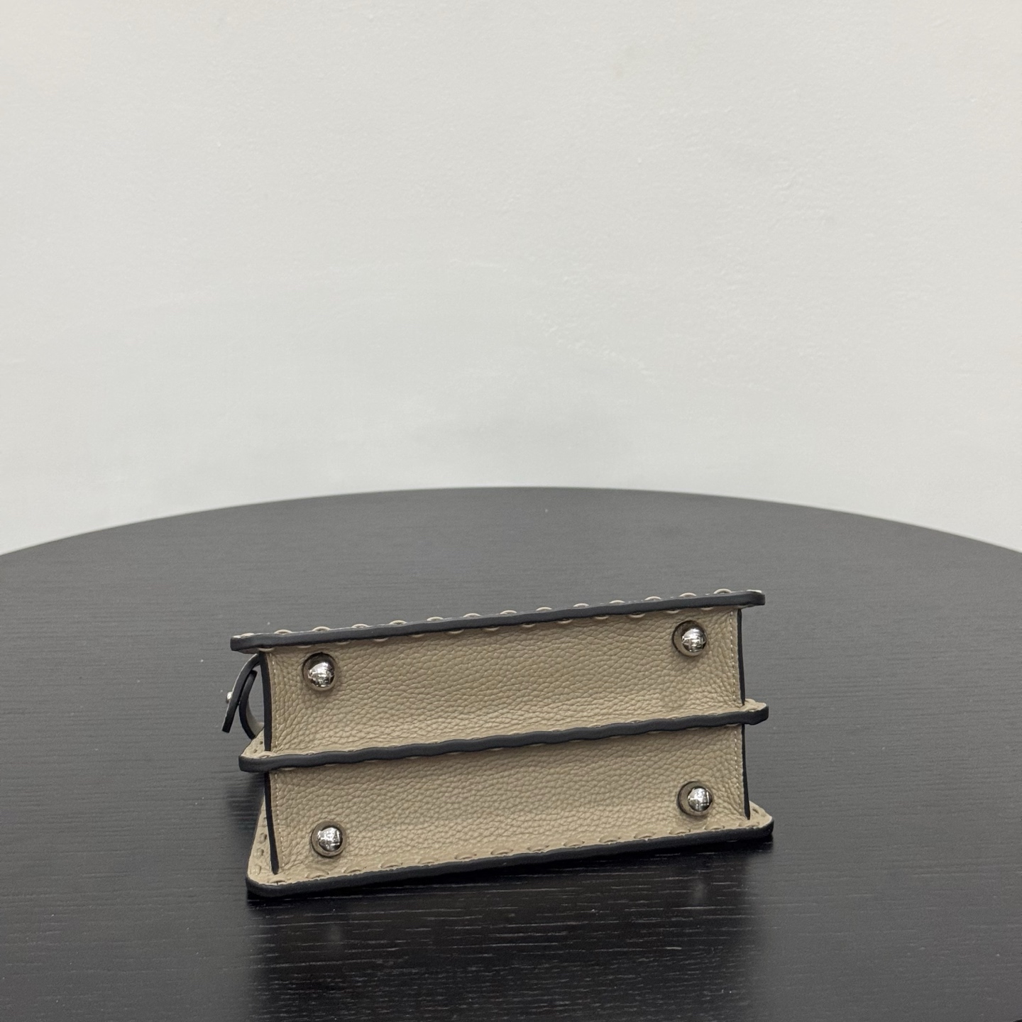 펜디 쁘띠 피카부 아이씨 유 4번 이미지