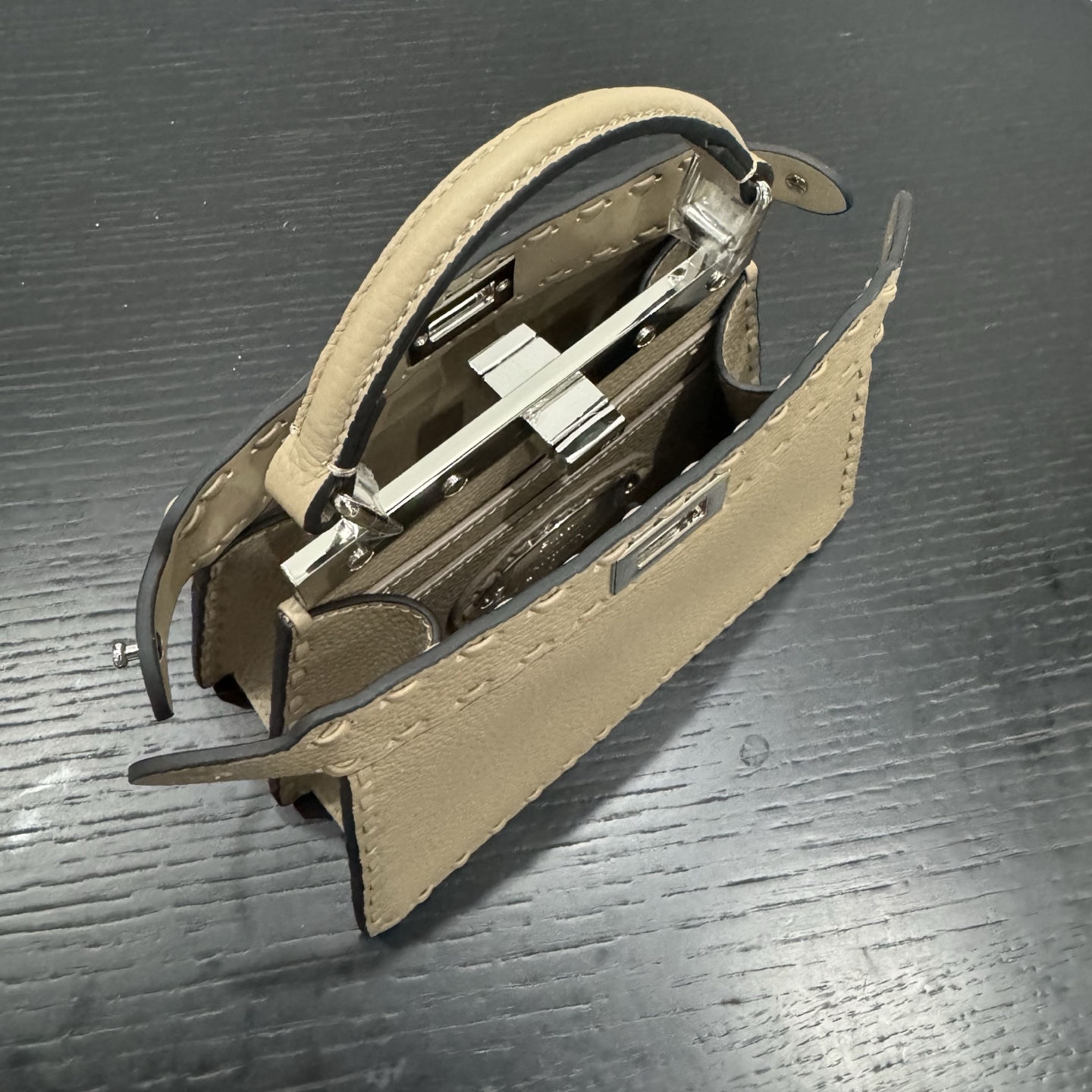 펜디 쁘띠 피카부 아이씨 유 6번 이미지