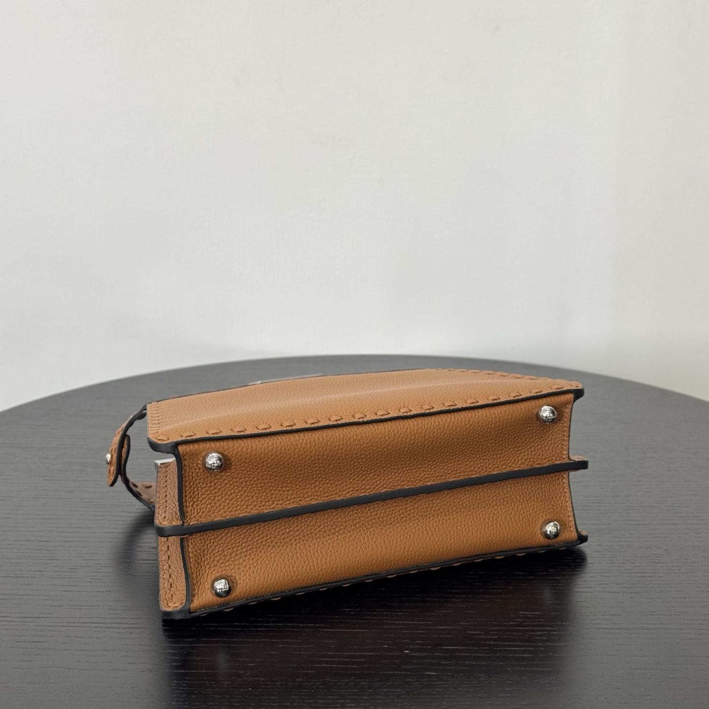 펜디 스몰 피카부 아이씨 유 4번 이미지