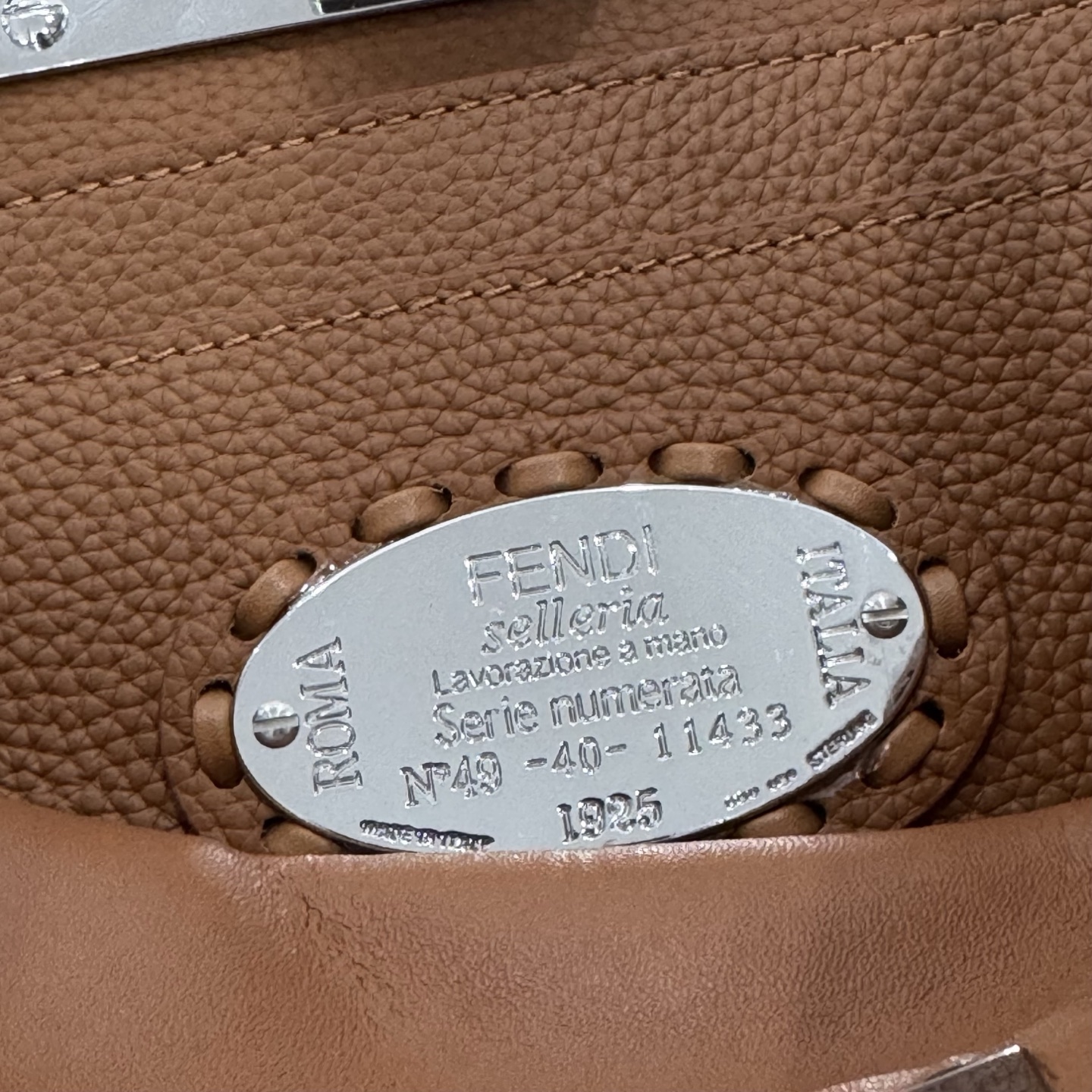 펜디 스몰 피카부 아이씨 유 7번 이미지