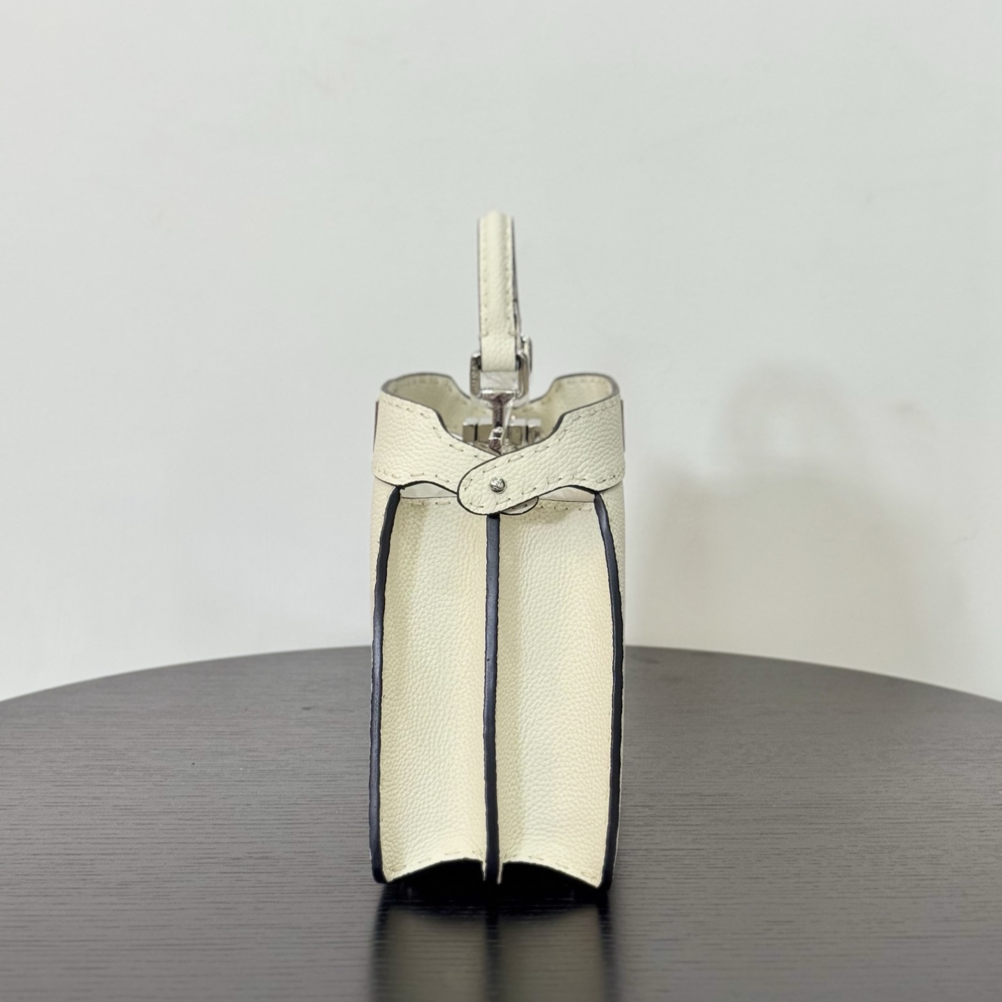 펜디 스몰 피카부 아이씨 유 2번 이미지