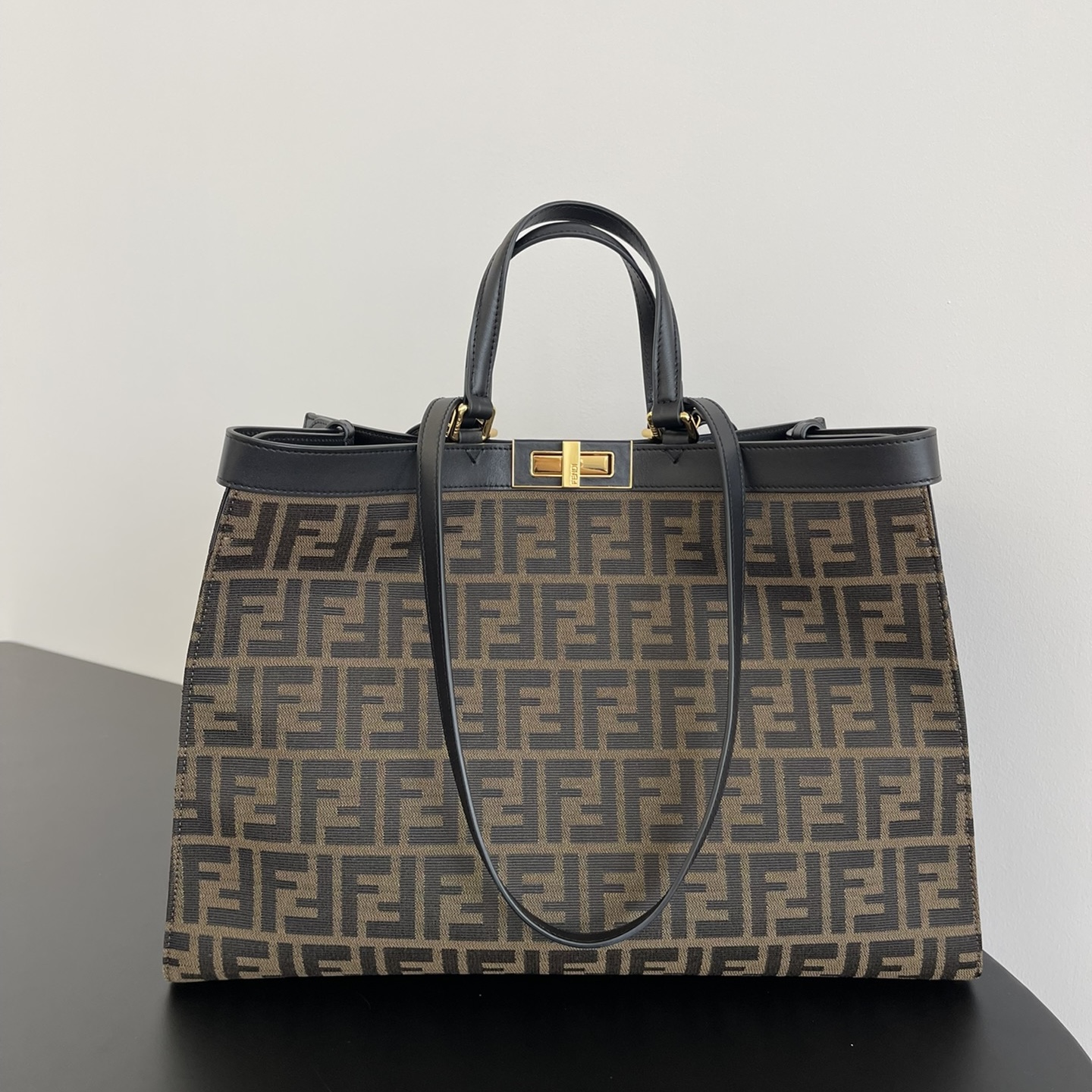 펜디 피카부 X토트 FF 캔버스