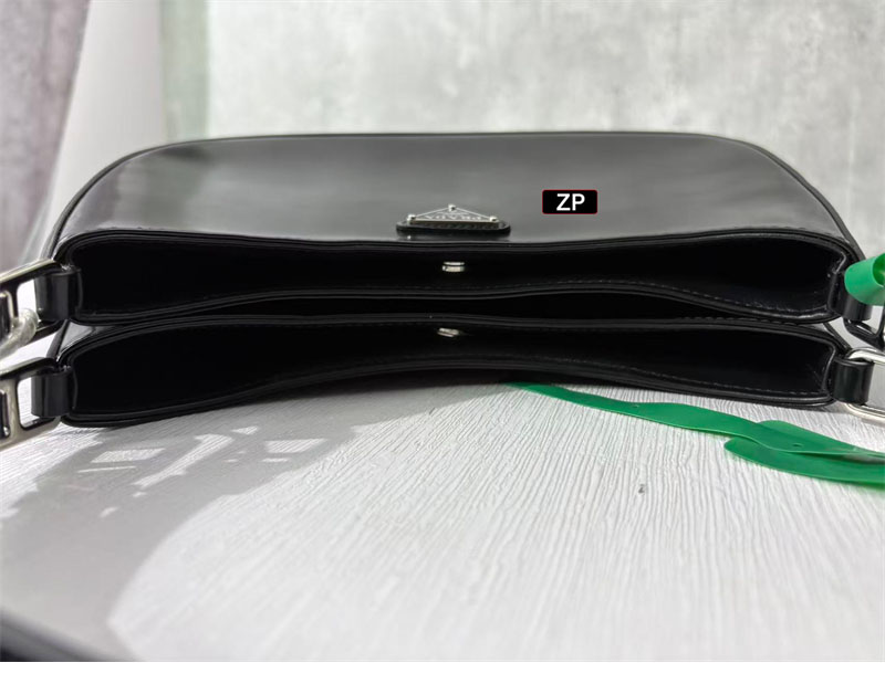 프라다 프라다 클레오 브러시드 레더 숄더백 레플리카 2번 이미지 - Bag | 세미샵 레플리카 사이트