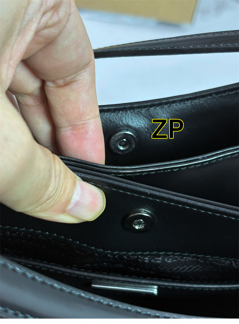 프라다 프라다 클레오 브러시드 레더 숄더백 레플리카 13번 이미지 - Bag | 세미샵 레플리카 사이트