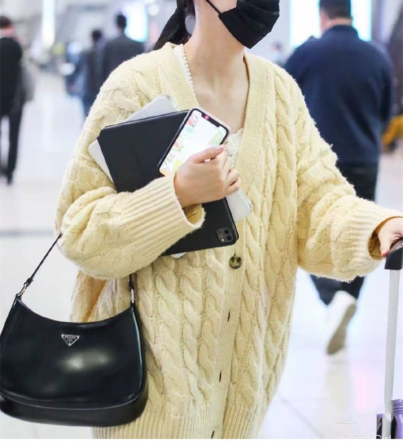 프라다 프라다 클레오 브러시드 레더 숄더백 레플리카 5번 이미지 - Bag | 세미샵 레플리카 사이트