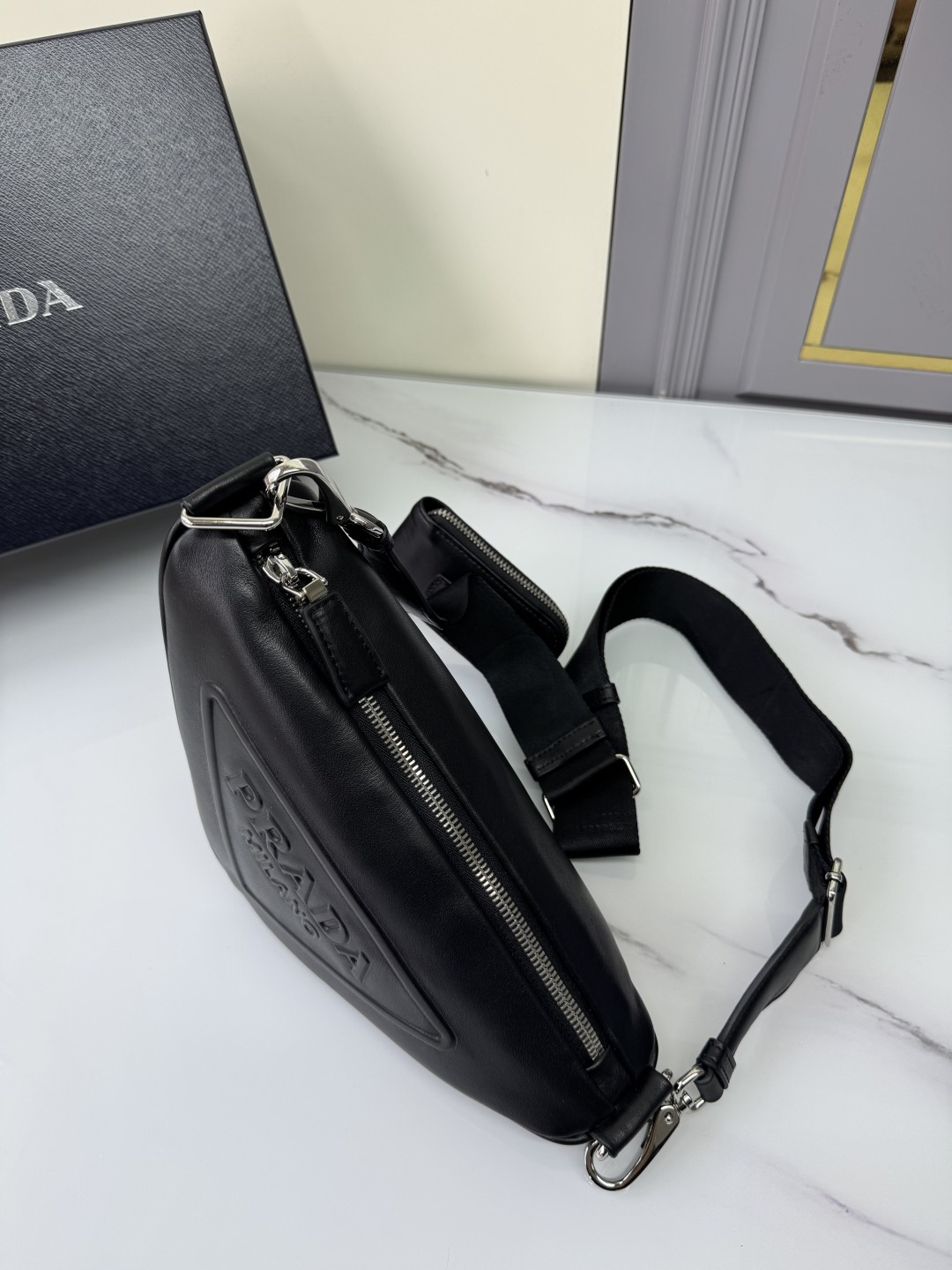 프라다 트라이앵글 숄더백 14번 이미지