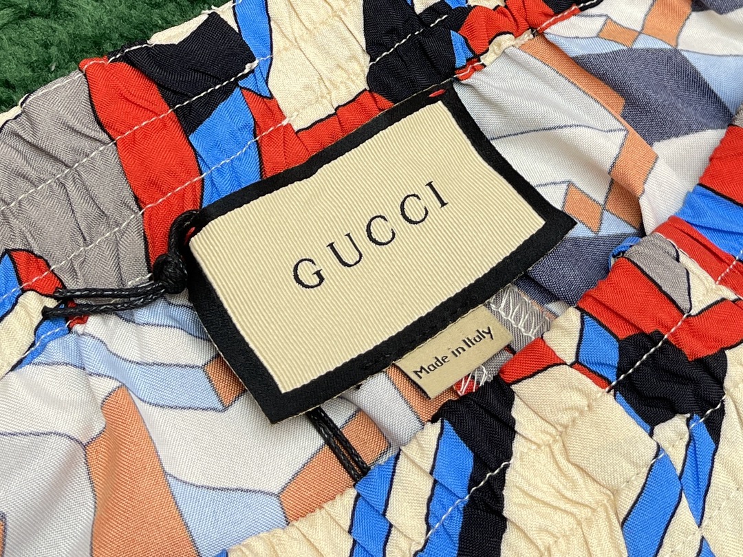 Gucci 구찌 멀티컬러 픽셀 3D 프린트 숏 팬츠 레플리카 8번 이미지 - 의류 | 세미샵 레플리카 사이트