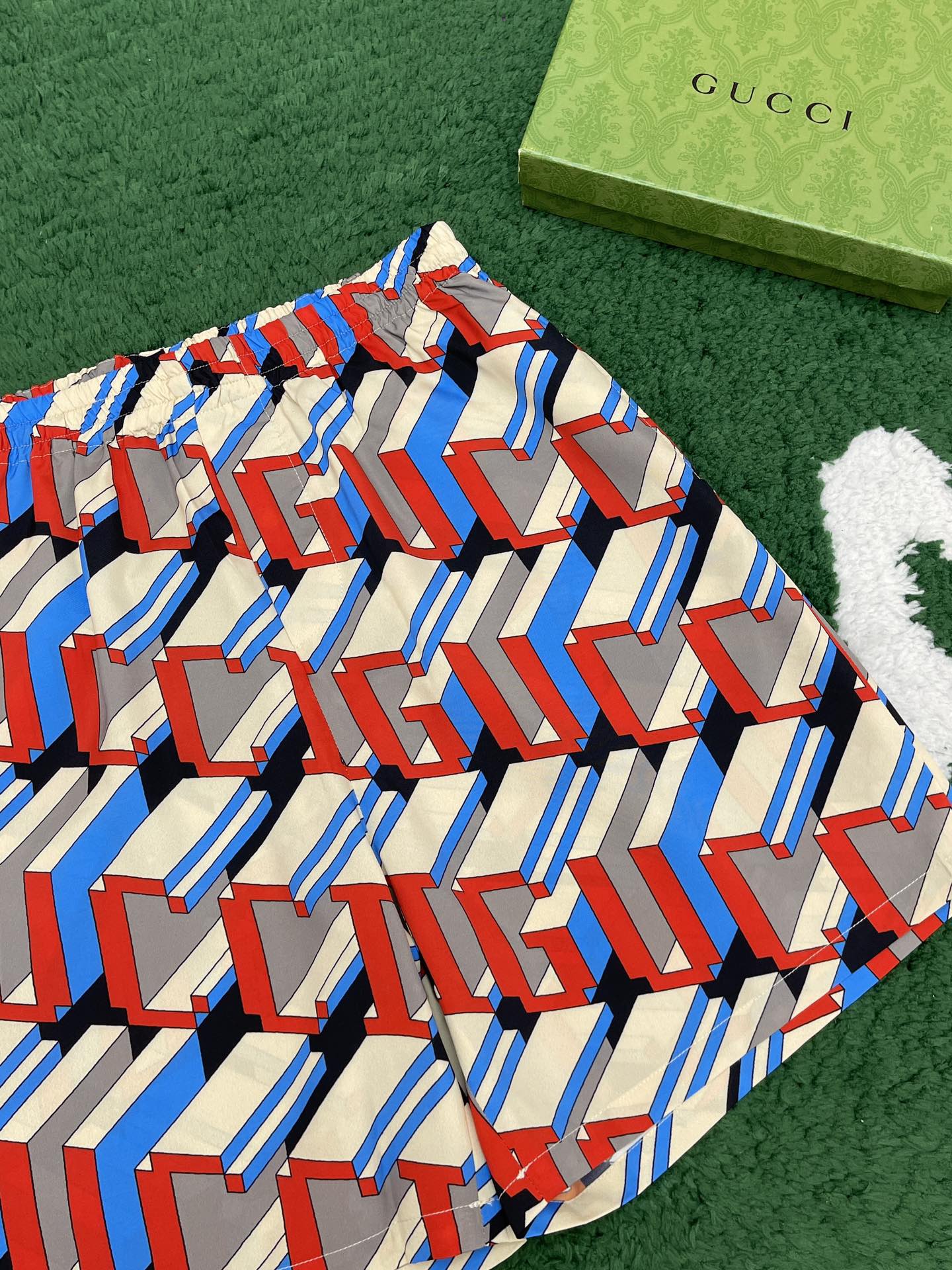 Gucci 구찌 멀티컬러 픽셀 3D 프린트 숏 팬츠 레플리카 11번 이미지 - 의류 | 세미샵 레플리카 사이트