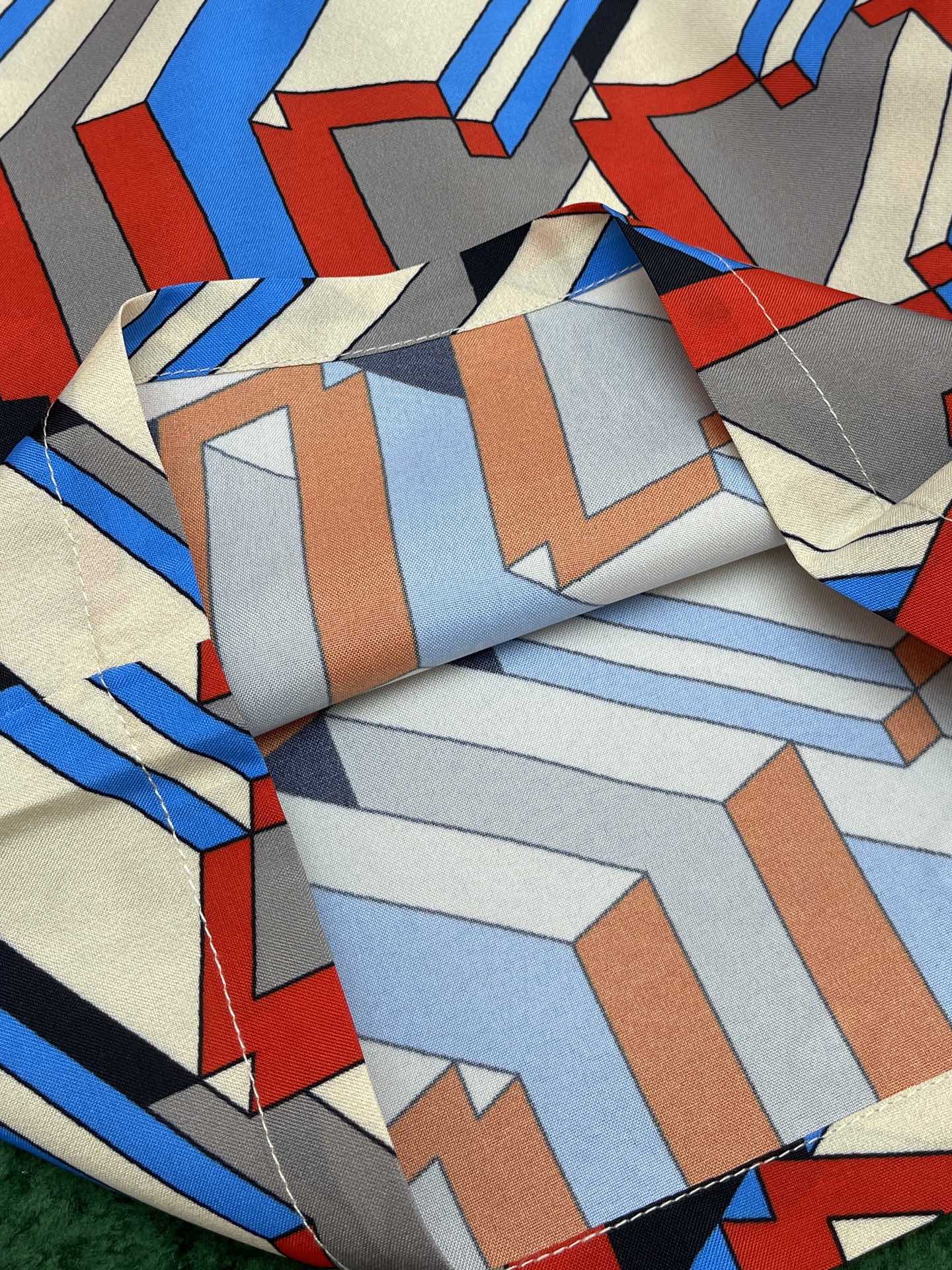 Gucci 구찌 멀티컬러 픽셀 3D 프린트 숏 팬츠 레플리카 13번 이미지 - 의류 | 세미샵 레플리카 사이트