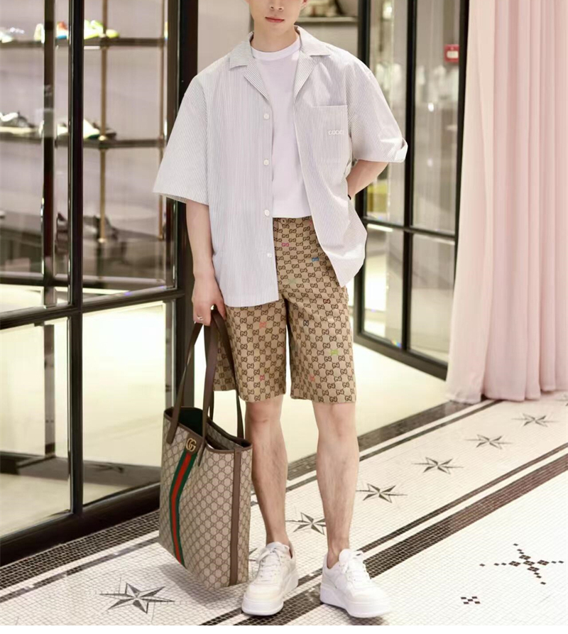 Gucci 구찌 와이드 GG 캔버스 필 쿠페 숏 팬츠 레플리카 3번 이미지 - 의류 | 세미샵 레플리카 사이트