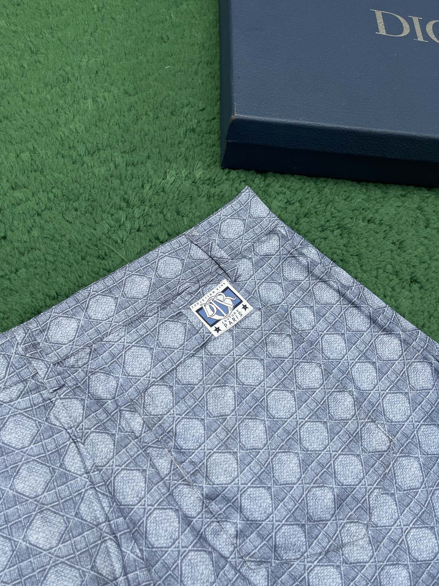 D I O R 디올 까나쥬 그래픽 버뮤다 팬츠 “2COLOR” 레플리카 17번 이미지 - 의류 | 세미샵 레플리카 사이트