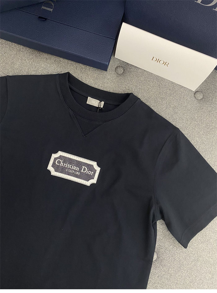 D I O R 디올 체스트 콘트라스트 자수 꾸뛰르 코튼 저지 반팔 티셔츠 “2COLOR” 레플리카 8번 이미지 - 의류 | 세미샵 레플리카 사이트