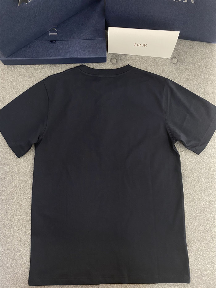 D I O R 디올 체스트 콘트라스트 자수 꾸뛰르 코튼 저지 반팔 티셔츠 “2COLOR” 레플리카 11번 이미지 - 의류 | 세미샵 레플리카 사이트