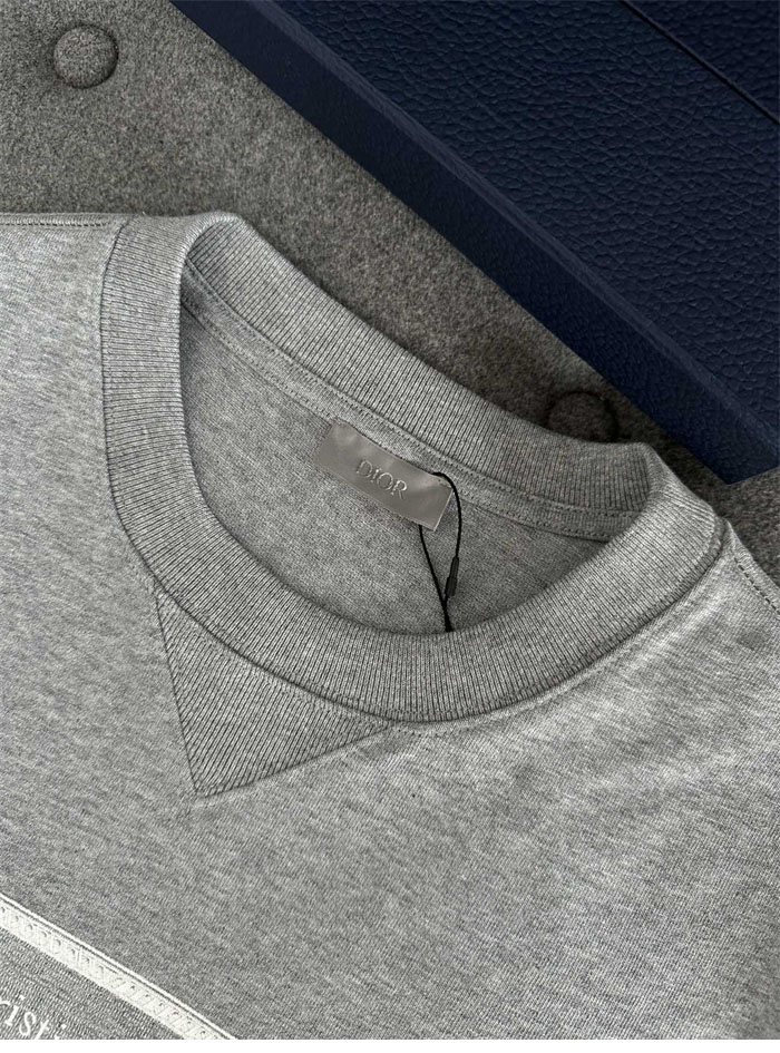D I O R 디올 체스트 콘트라스트 자수 꾸뛰르 코튼 저지 반팔 티셔츠 “2COLOR” 레플리카 19번 이미지 - 의류 | 세미샵 레플리카 사이트