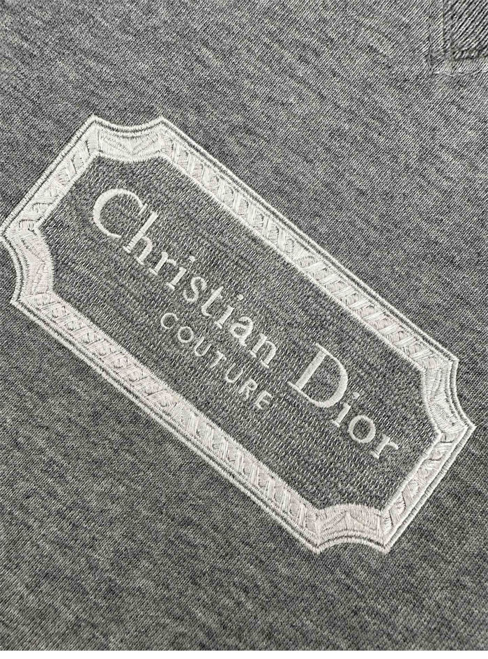 D I O R 디올 체스트 콘트라스트 자수 꾸뛰르 코튼 저지 반팔 티셔츠 “2COLOR” 레플리카 25번 이미지 - 의류 | 세미샵 레플리카 사이트