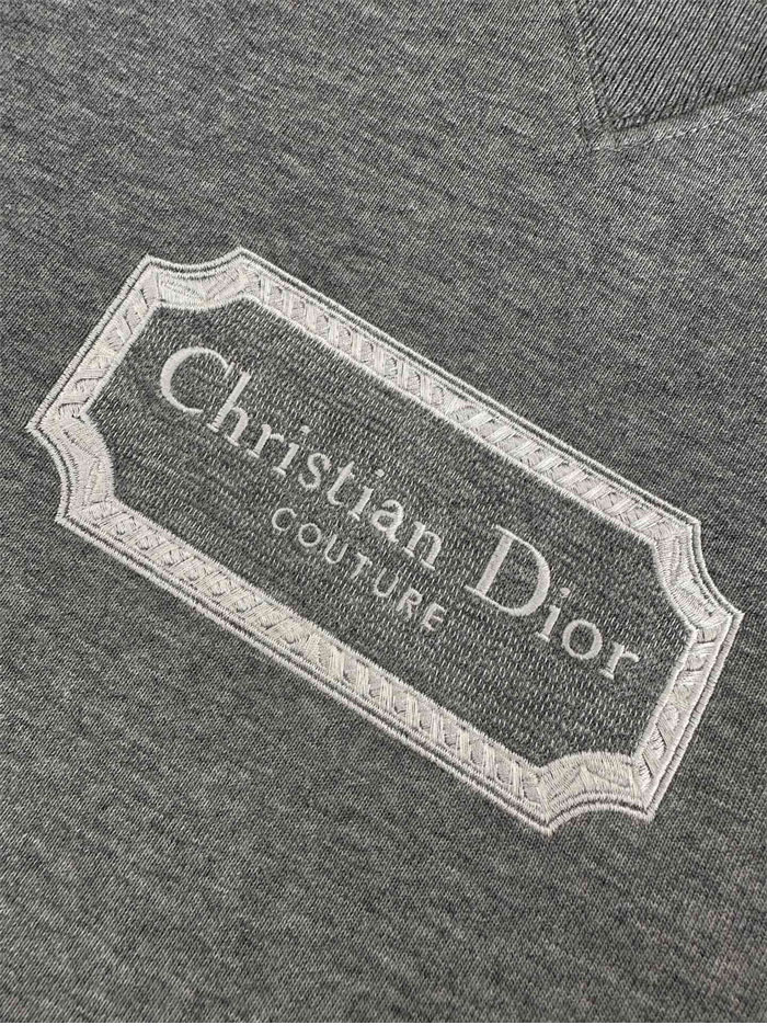 D I O R 디올 체스트 콘트라스트 자수 꾸뛰르 코튼 저지 반팔 티셔츠 “2COLOR” 레플리카 26번 이미지 - 의류 | 세미샵 레플리카 사이트