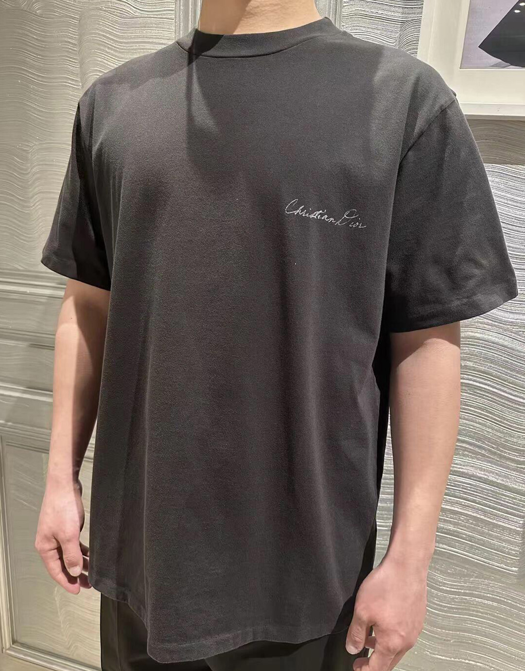 D I O R 디올 핸드라이팅 플라워 프린팅 반팔 티셔츠 “2COLOR” 레플리카 4번 이미지 - 의류 | 세미샵 레플리카 사이트