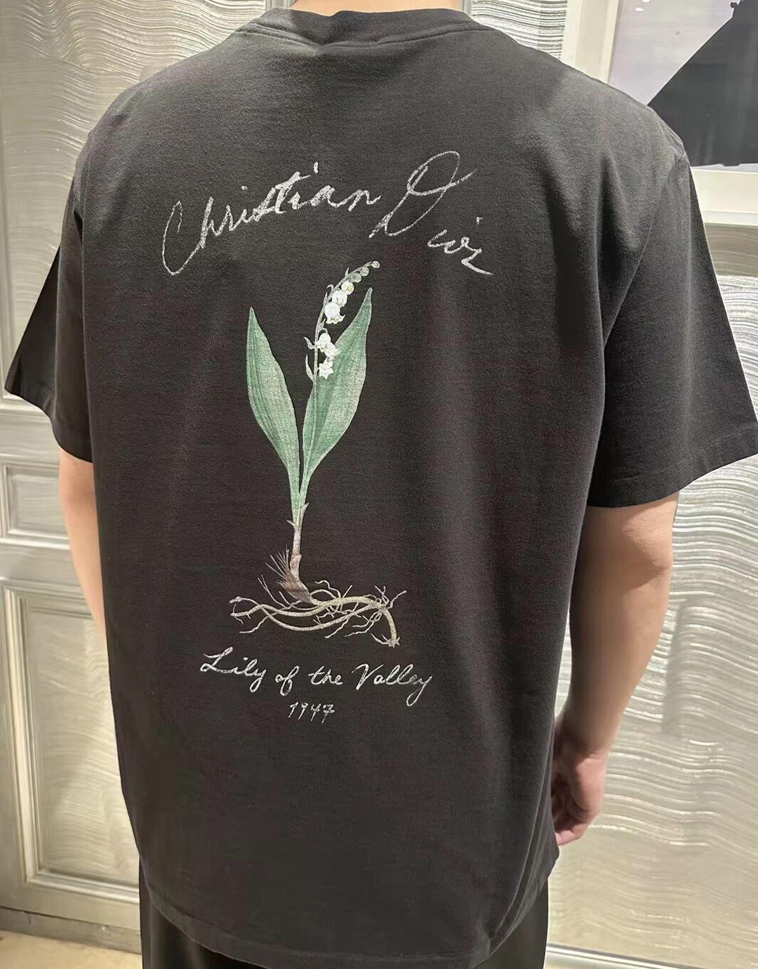 D I O R 디올 핸드라이팅 플라워 프린팅 반팔 티셔츠 “2COLOR” 레플리카 5번 이미지 - 의류 | 세미샵 레플리카 사이트