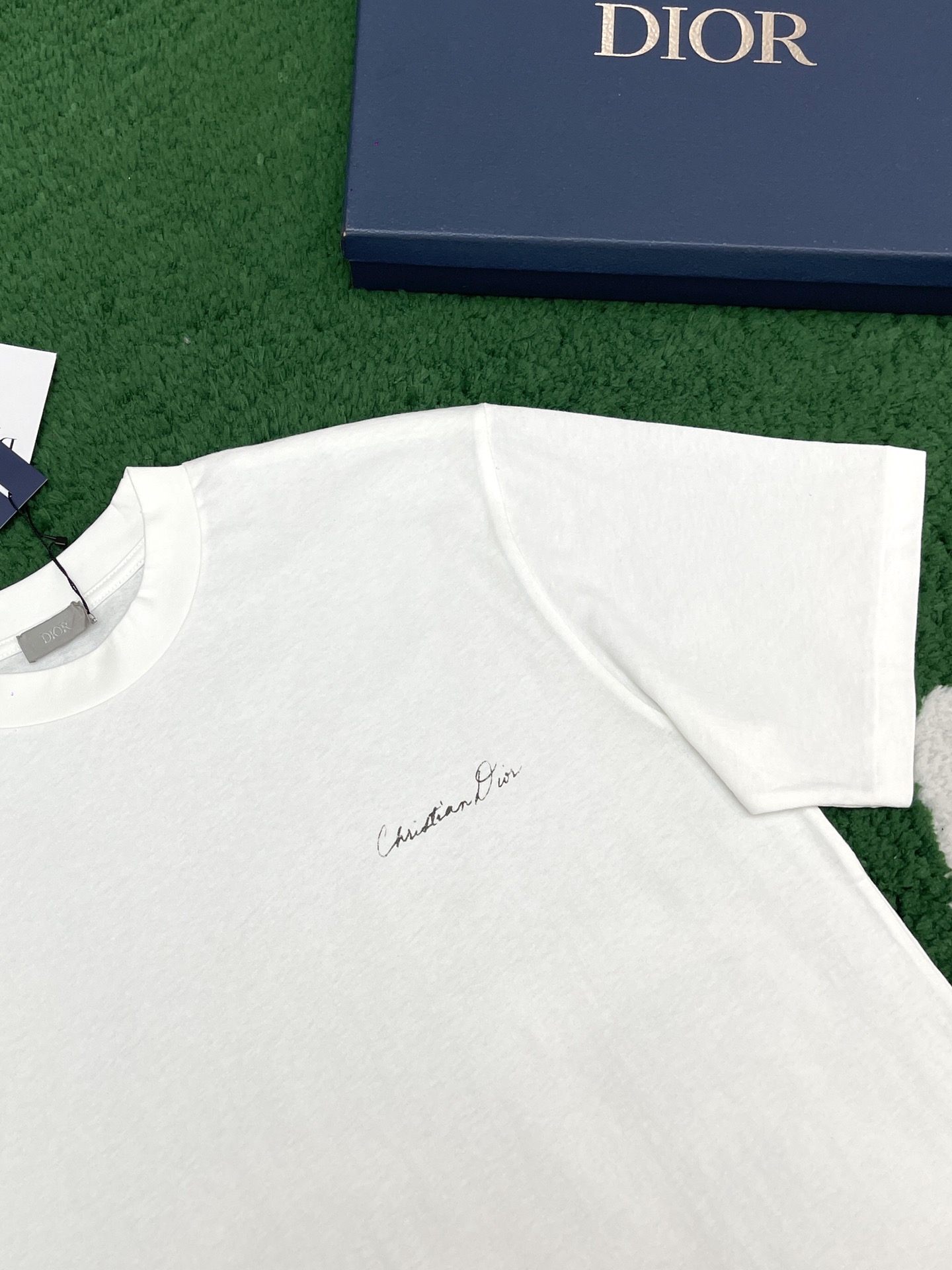 D I O R 디올 핸드라이팅 플라워 프린팅 반팔 티셔츠 “2COLOR” 레플리카 12번 이미지 - 의류 | 세미샵 레플리카 사이트