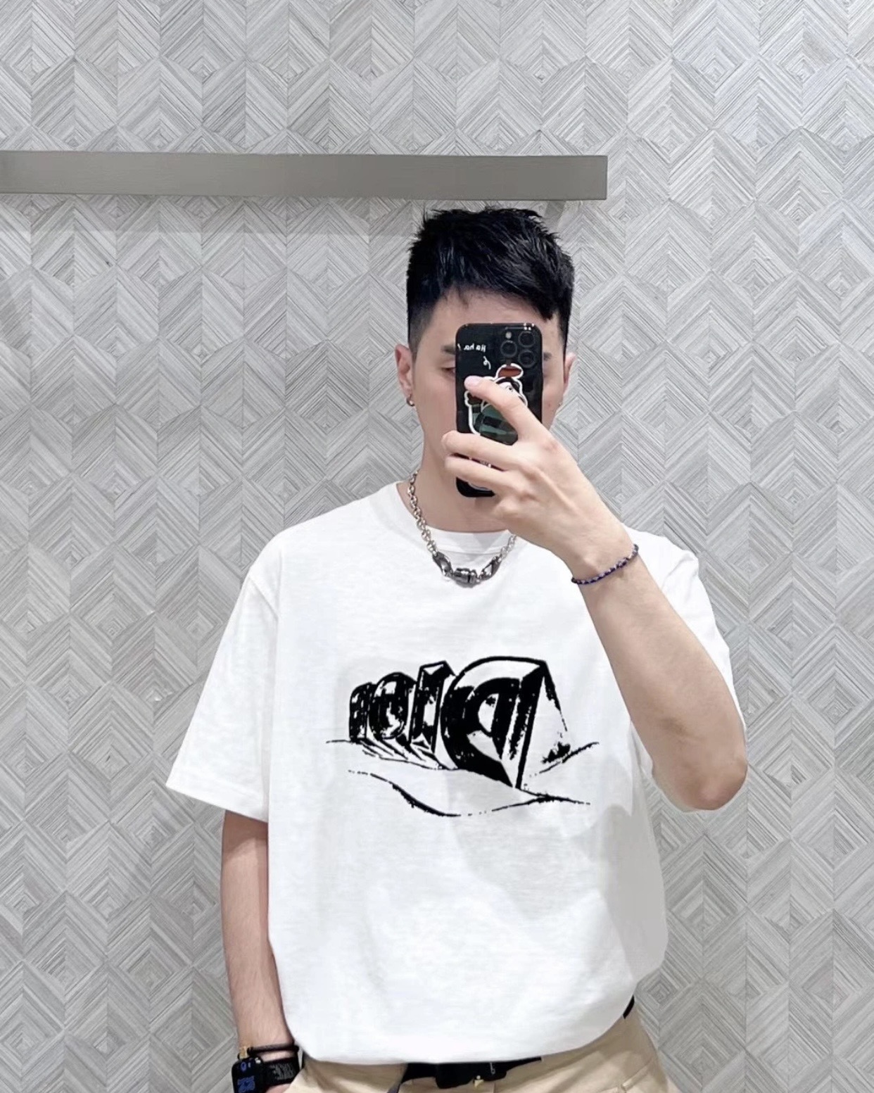 D I O R 디올 23FW 화이트 플록 아스트로 반팔 티셔츠 화이트 레플리카 4번 이미지 - 의류 | 세미샵 레플리카 사이트